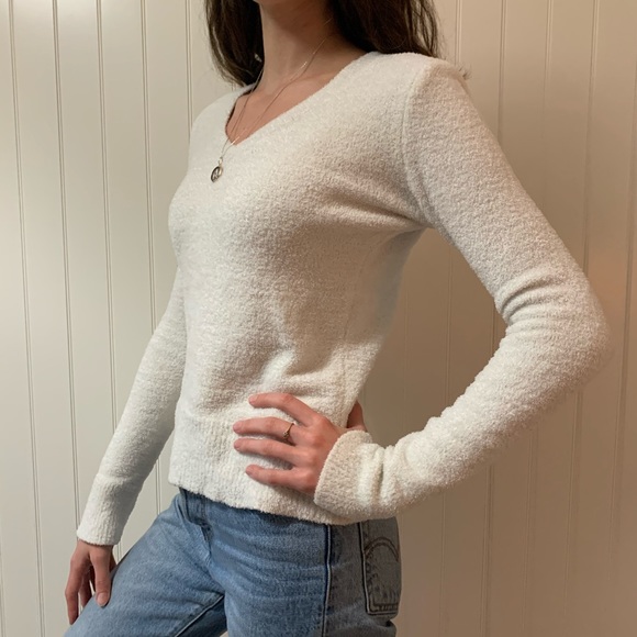 Women’s V-Neck Sweater - Picture 3 of 5